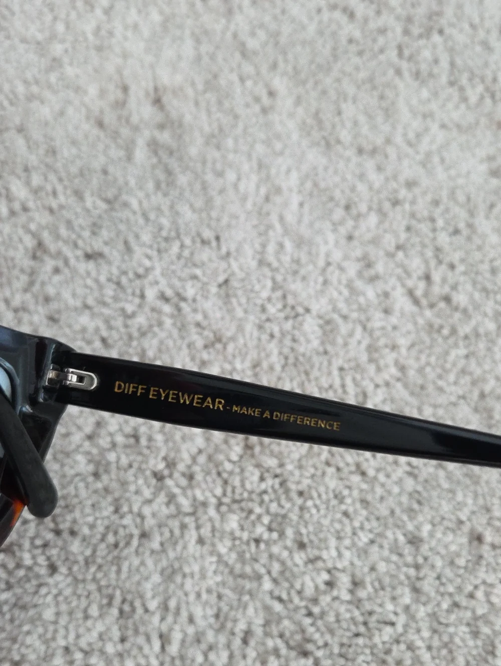Diff Oversized Cat-Eye Tortoiseshell Sunglasses EUC